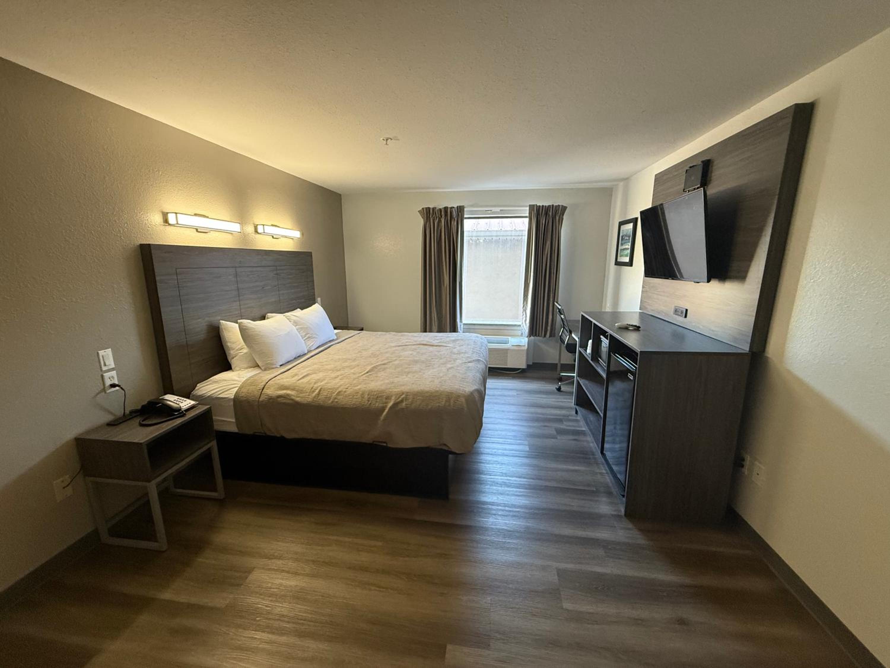 جناح كبير بسرير كينج، Quality Inn & Suites Biloxi - Ocean Springs 3/7