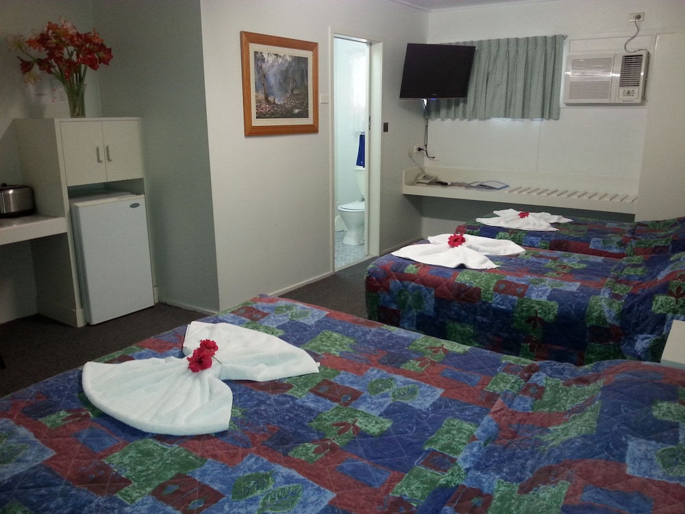 Golden Fountain Motel 6/27