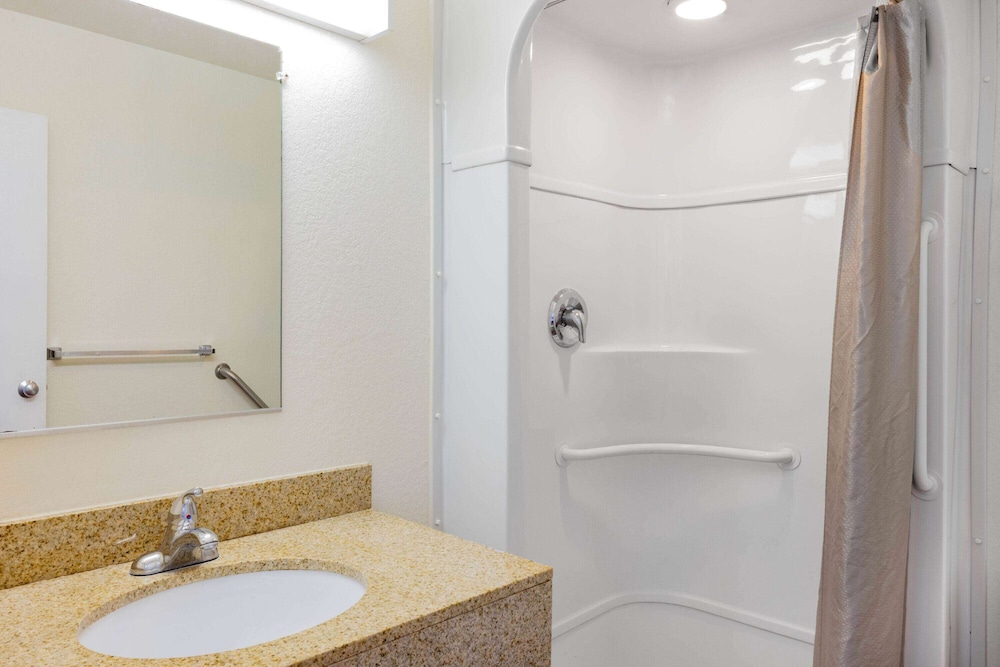 Travelodge by Wyndham Miles City 51/60