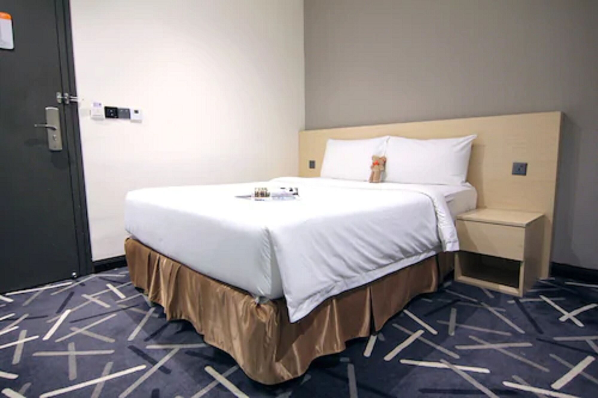 Standard Room - Windowless (Queen Sized Bed)