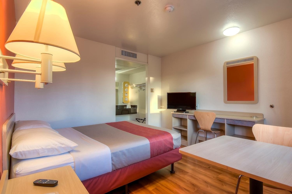 Motel6 Oceanside, CA 26/62