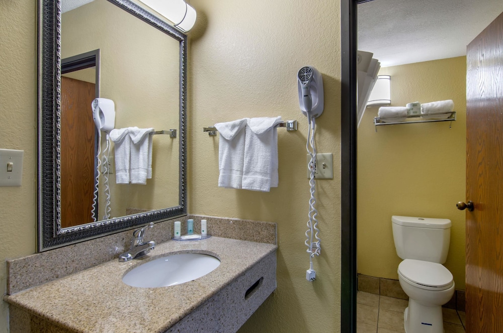 Quality Inn Merriam Kansas City 12/41