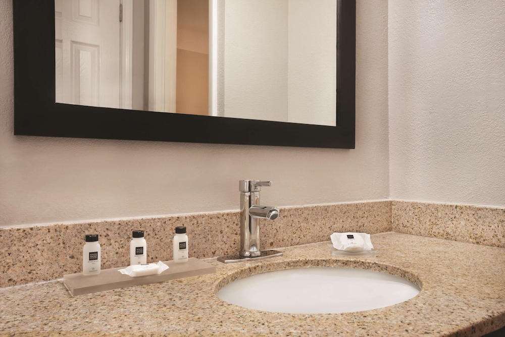 Country Inn & Suites by Radisson Indianapolis East 41/42