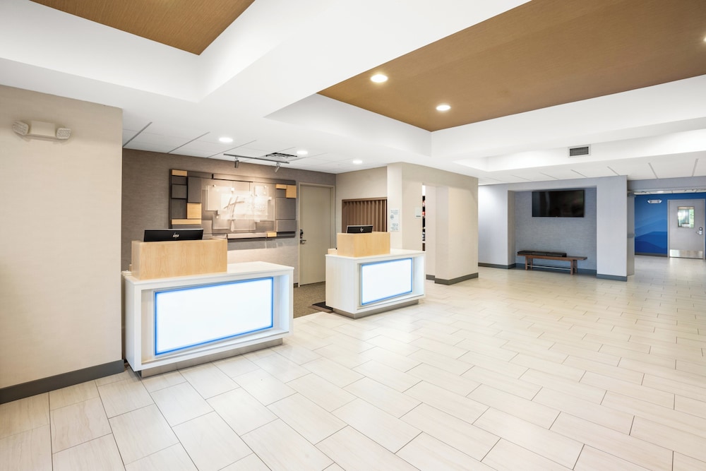 Holiday Inn Express Hotel Suites A Marysville 9/71