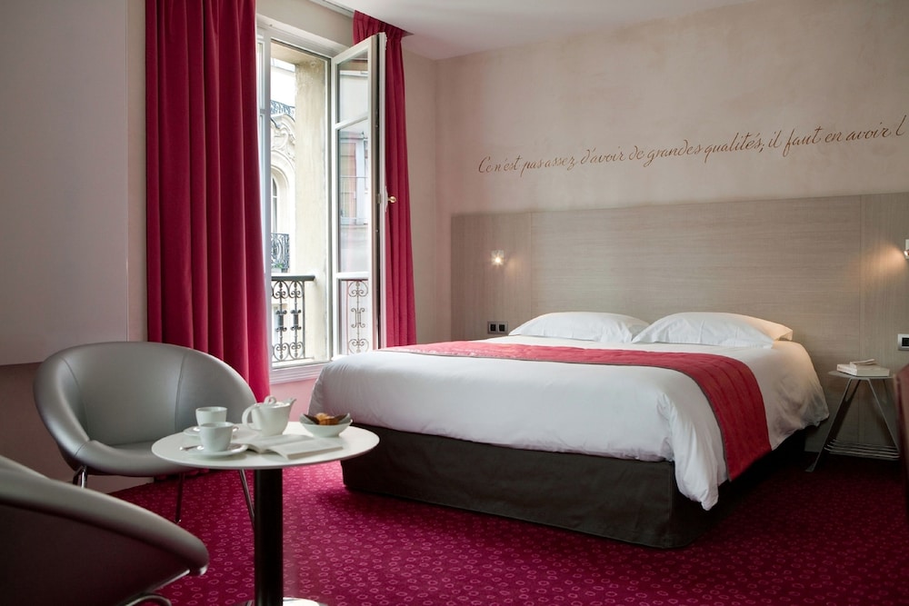 Hotel de Sevigne 39/80