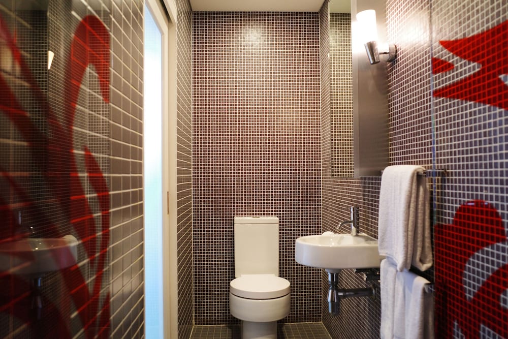 Crown Hotel Surry Hills 55/58