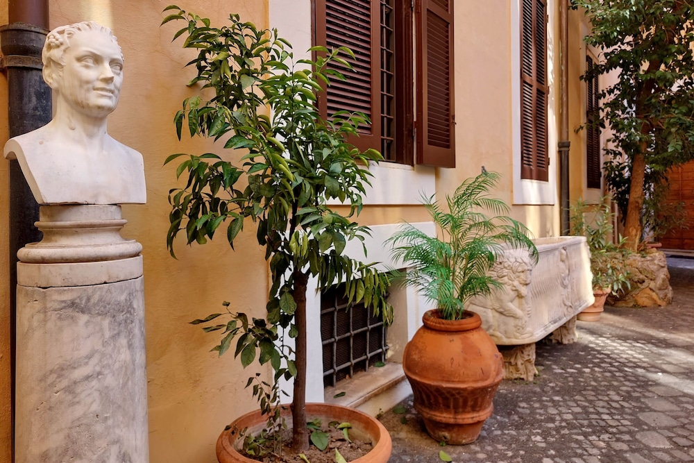 Trevi Rome Suite 32/50