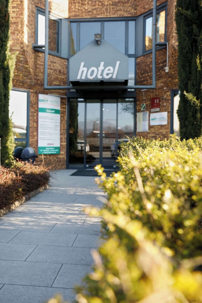 Brit Hotel Chambery 51/55