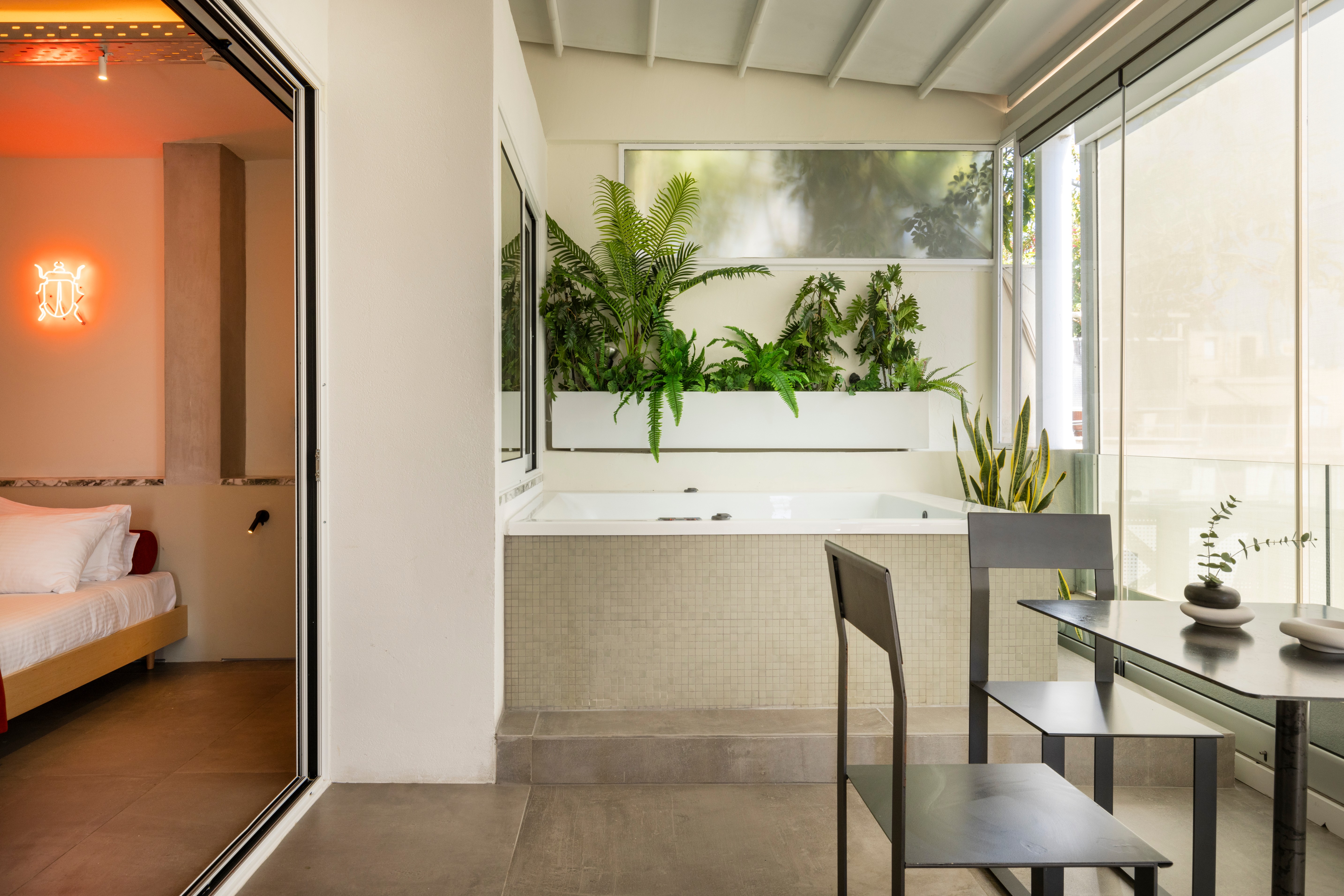 Penthouse Suite, Hot Tub, Balcony، The Newel Metaxourgeio 4/4