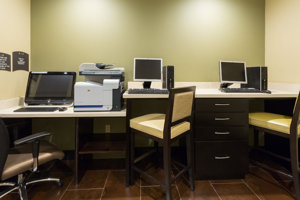STAYBRIDGE SUITES ATLANTA AIRPORT 33/35
