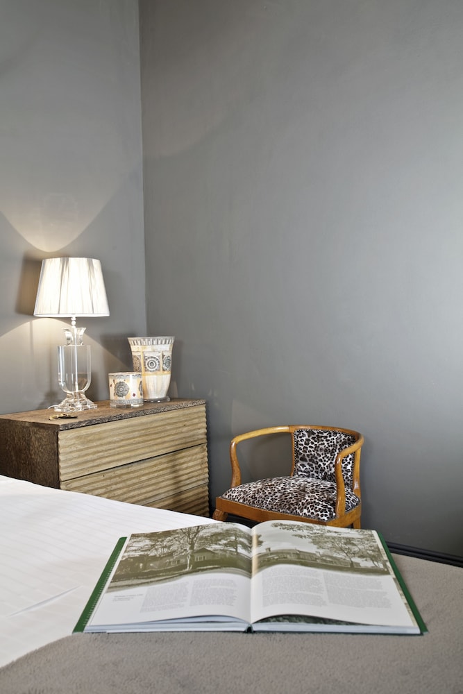 Porcellino Gallery Art Boutique B and B 21/39