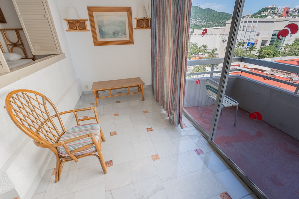 Playa Suites Acapulco 7/64