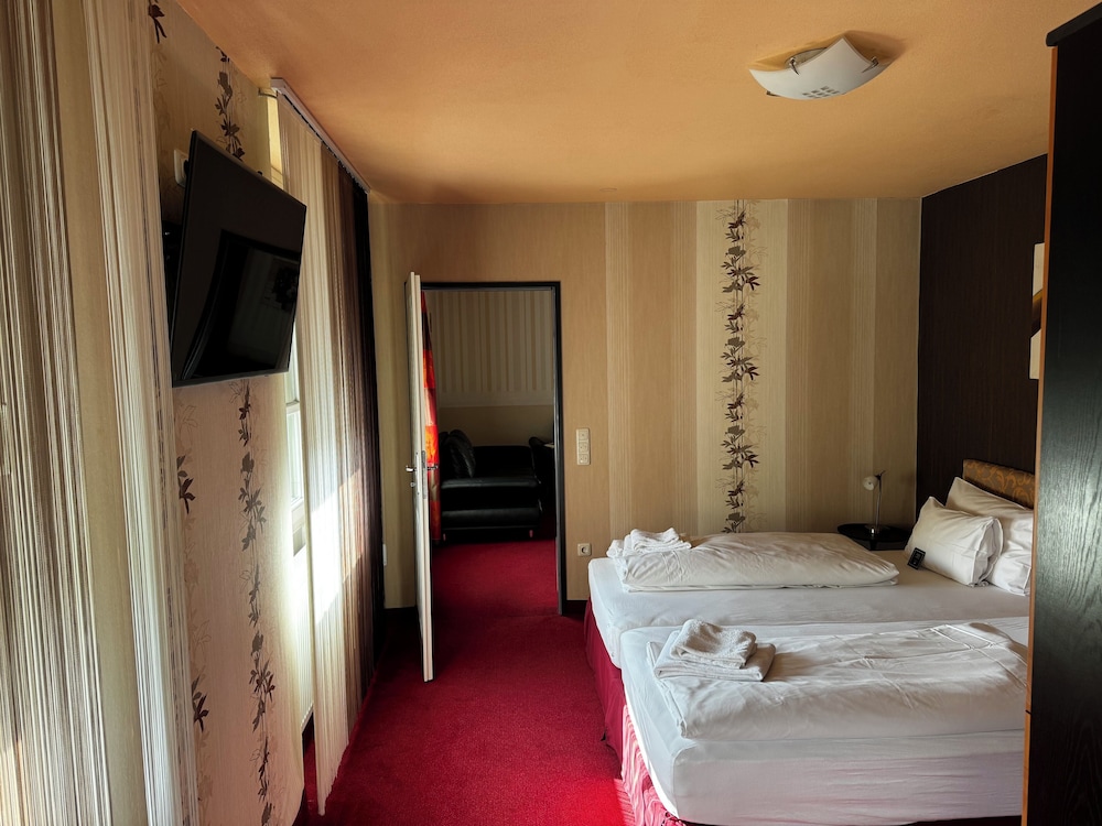 SUITE, DOUBLE BED, SOFA