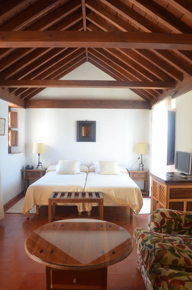 Hotel Santa Isabel La Real 50/66