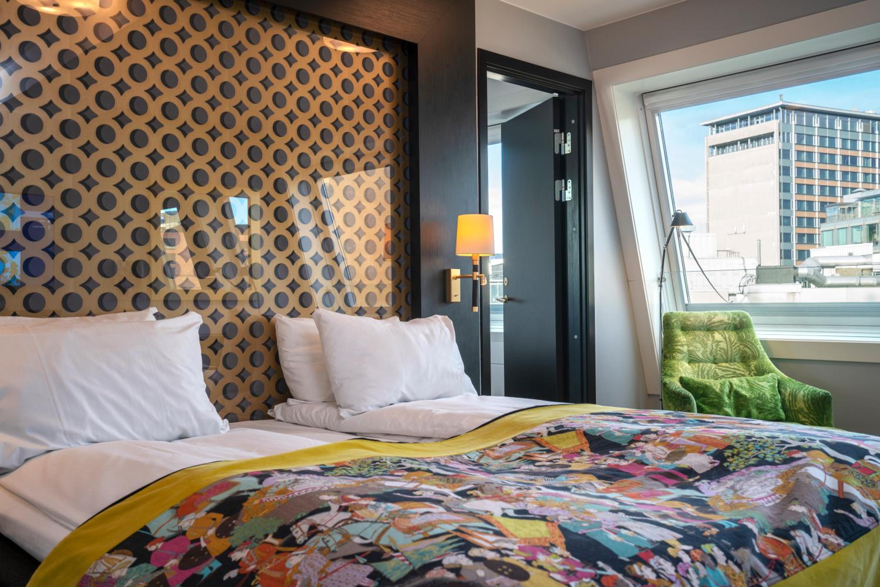 Business, Queen Bed