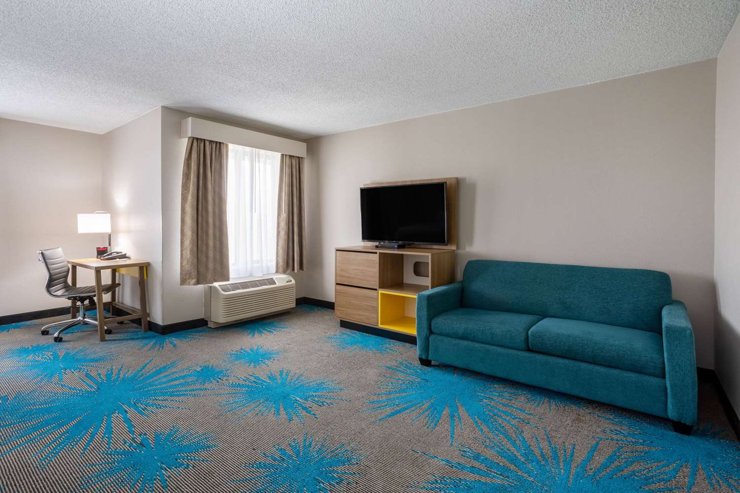 Days Inn & Suites by Wyndham Denver International Airport 17/37