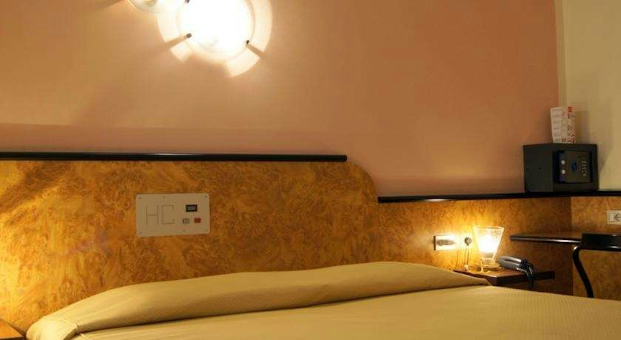 Cristina Hotel 13/40