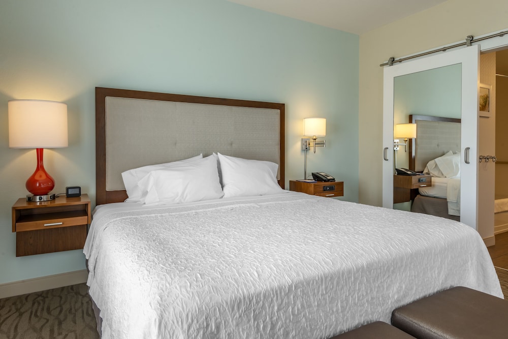 Hampton Inn and Suites Vero Beach Downtown 15/45