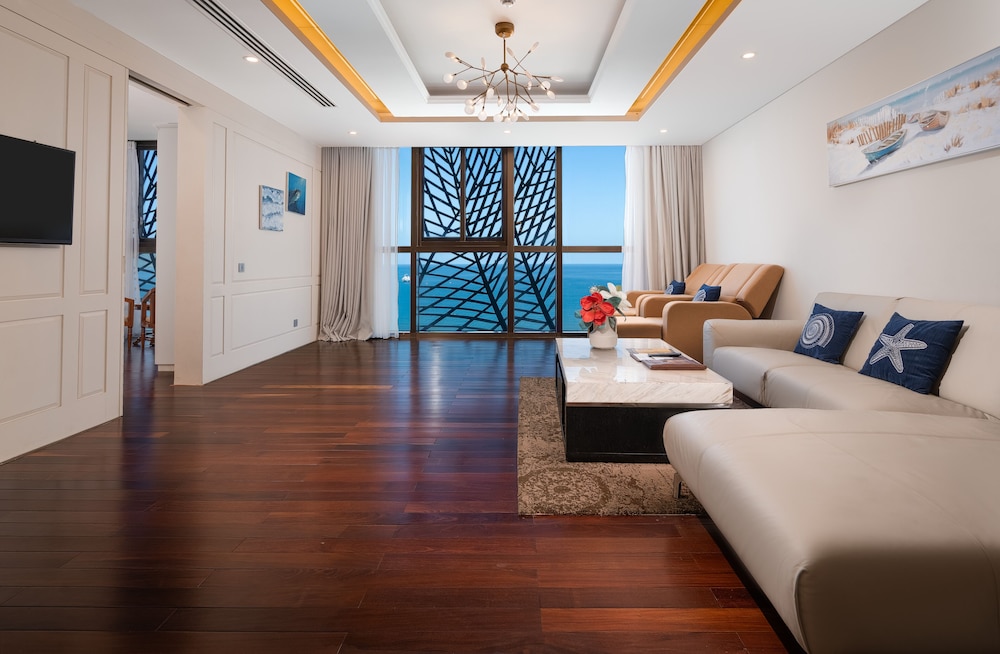 Mandila Beach Hotel Danang 56/77