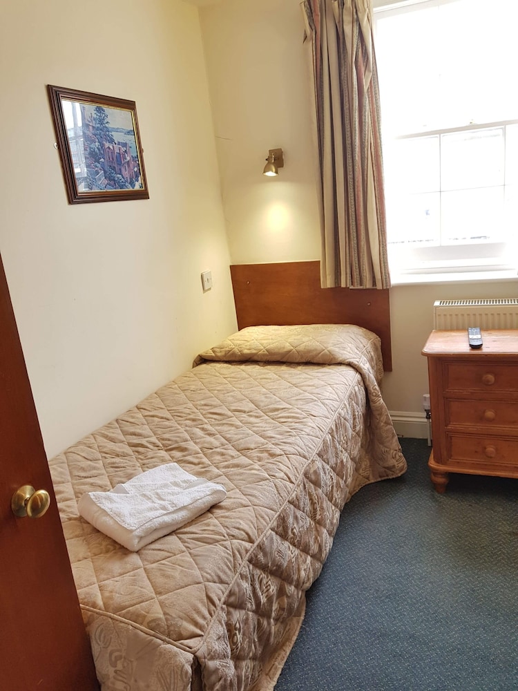 ROOM, SINGLE