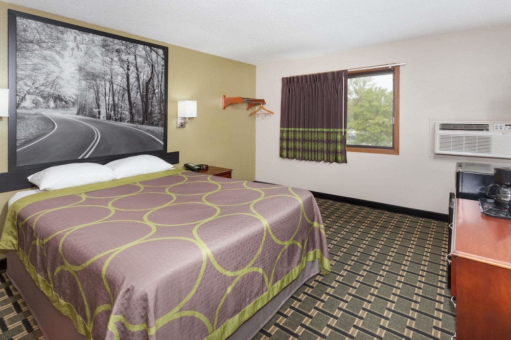 Super 8 By Wyndham Michigan City 10/27