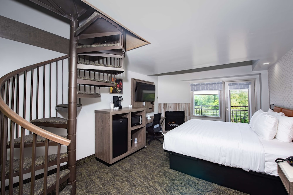 لوفت قياسي بسرير كينج وسرير بطابقين بشرفة، Best Western Plus Apple Valley Lodge Pigeon Forge 2/3