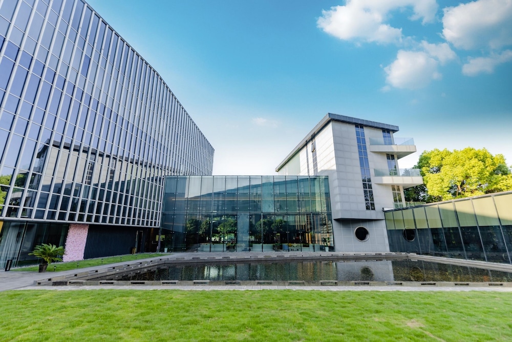 Shanghai International Tourist Resort Fuyi Hotel in SHANGHAI