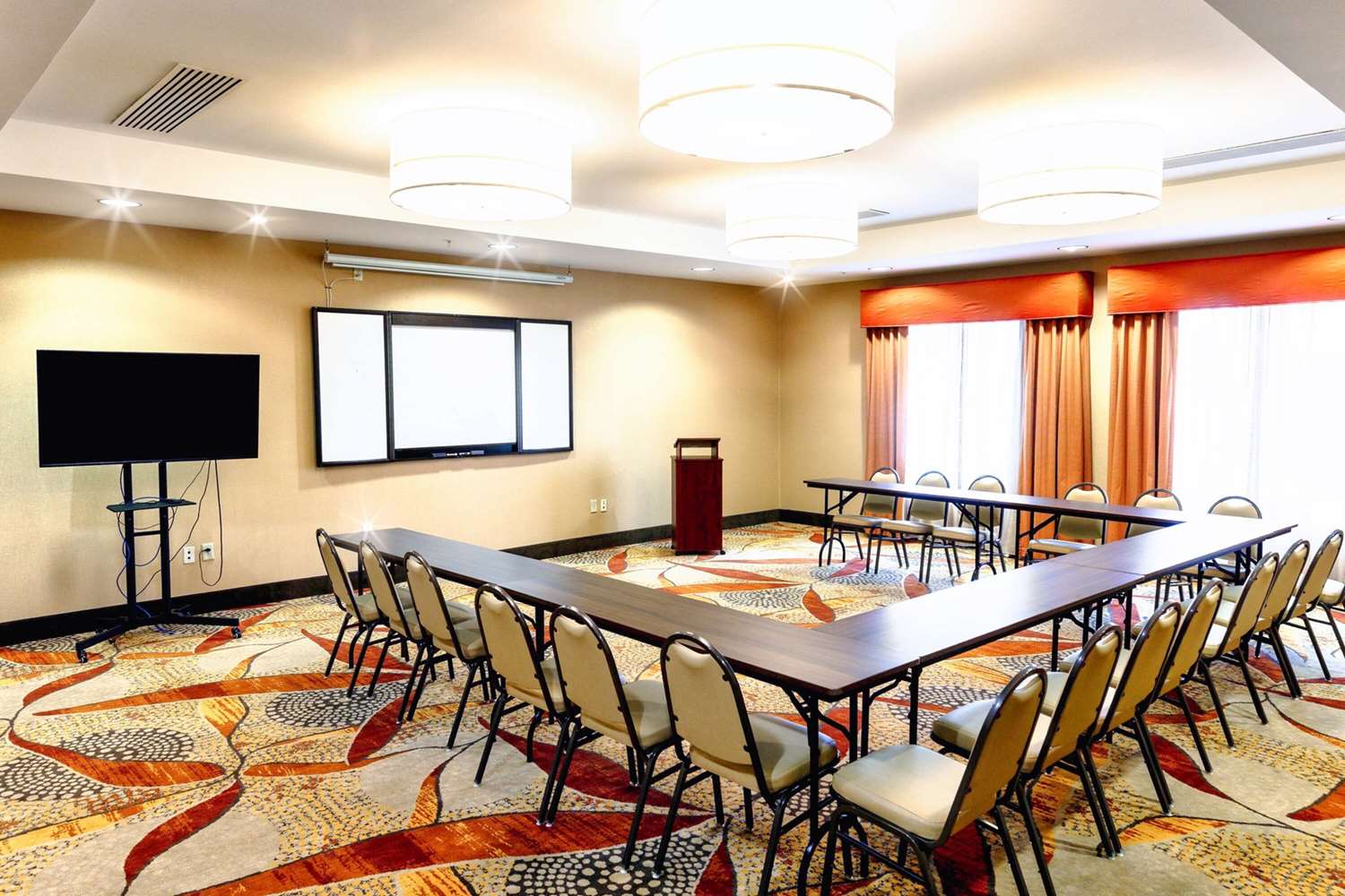 La Quinta Inn & Suites by Wyndham Starkville at MSU 44/53