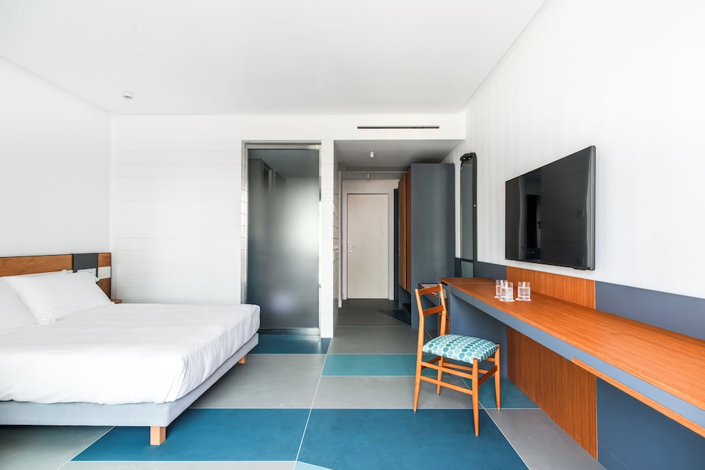 CLASSIC, DOUBLE OR TWIN BED, BALCONY