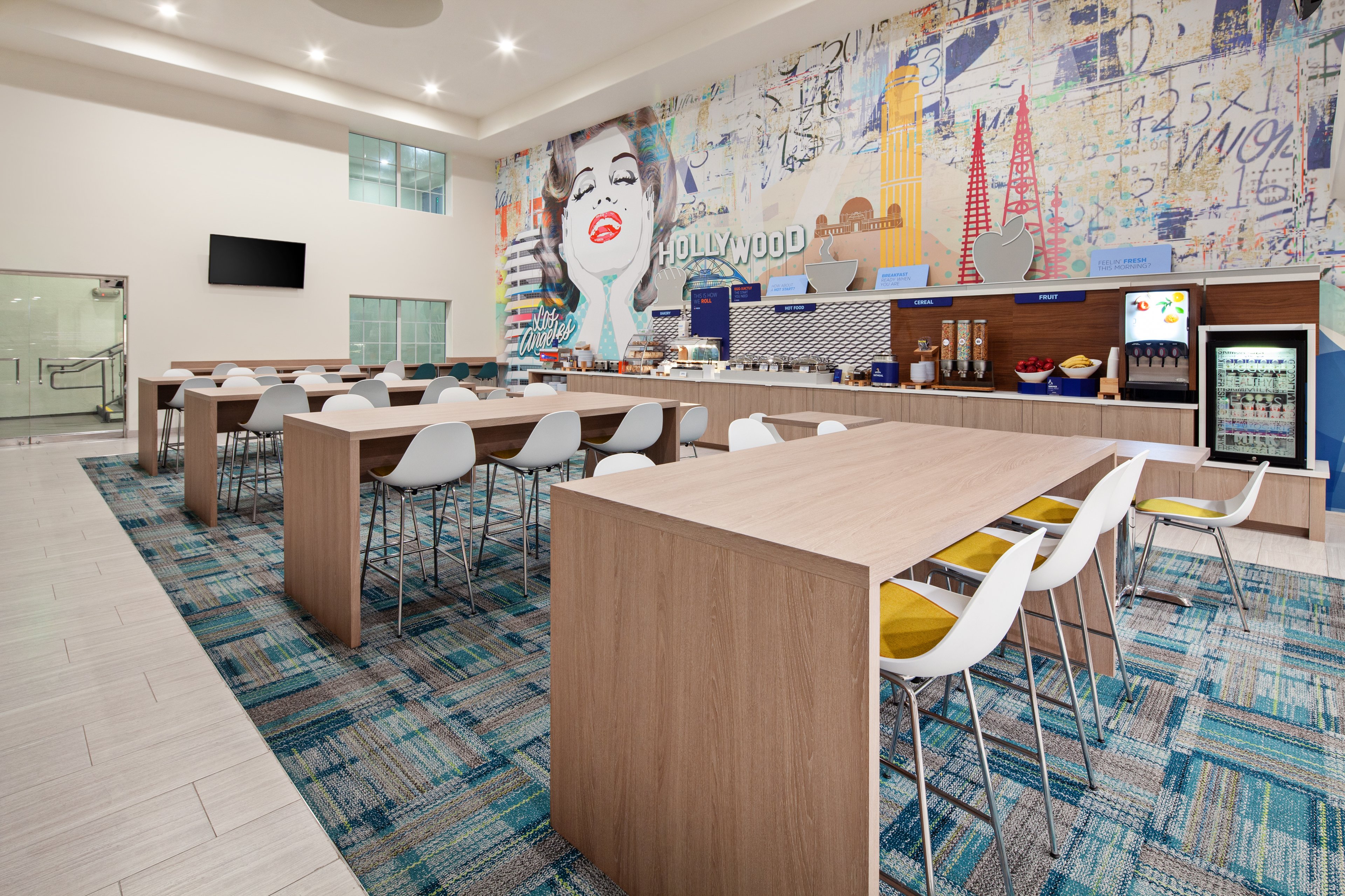 Holiday Inn Express Hollywood Walk of Fame An Ihg Hotel 57/65