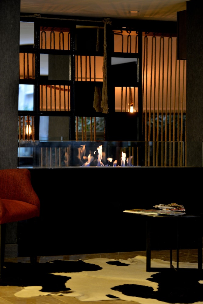 A11 Hotel 8/48