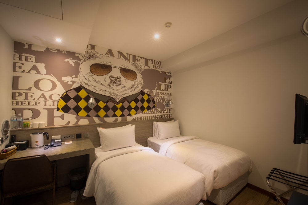 Legend Hotel Pier 2 29/66