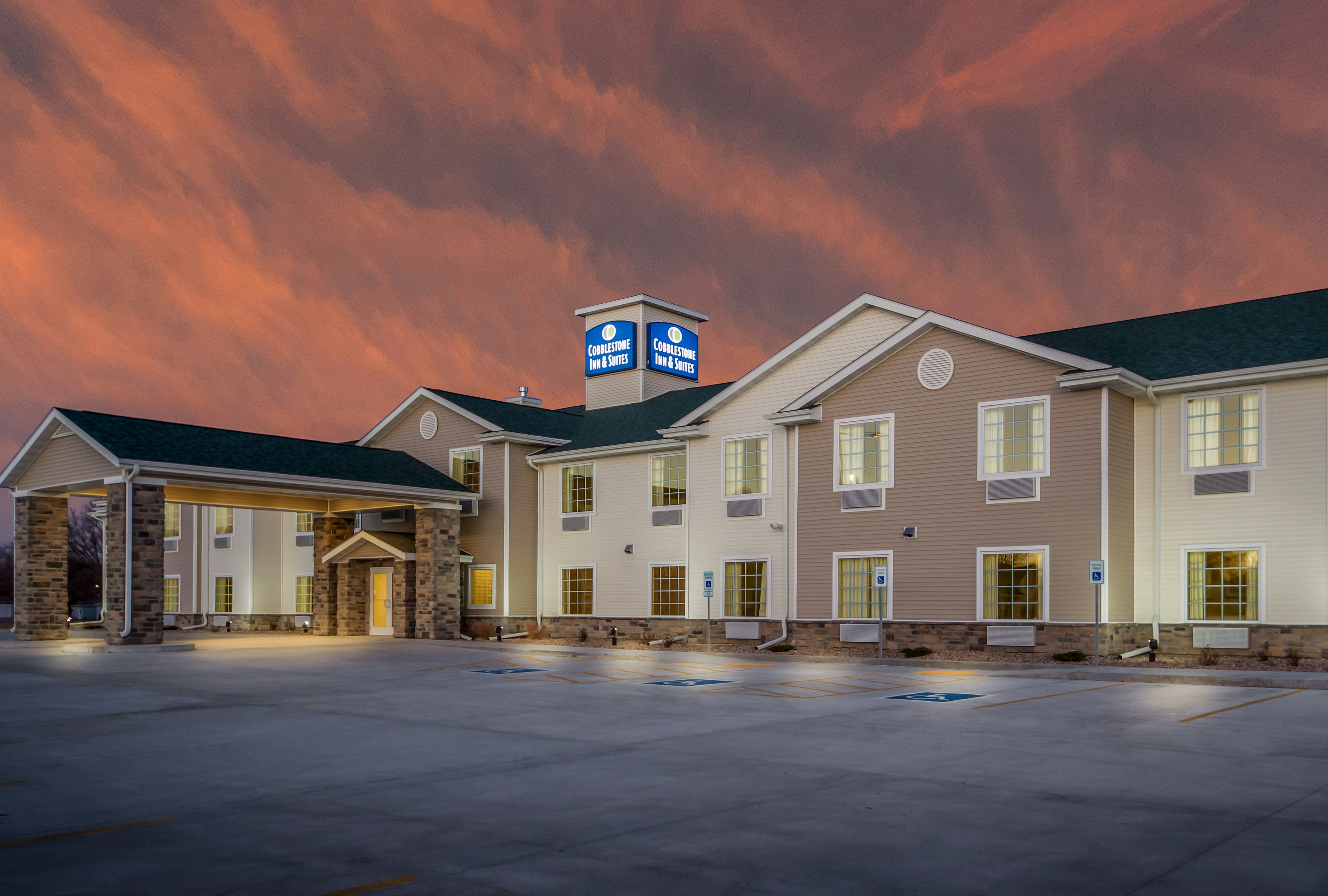 Cobblestone Inn & Suites - Holdrege 1/45