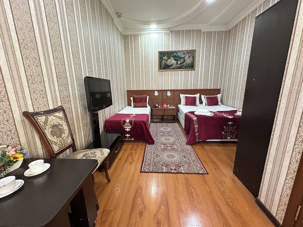 Sarbon Hotel 56/72