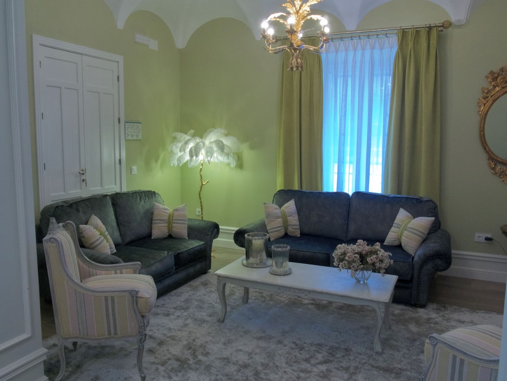 Hotel Boutique IULIA 5 Estrellas 32/50