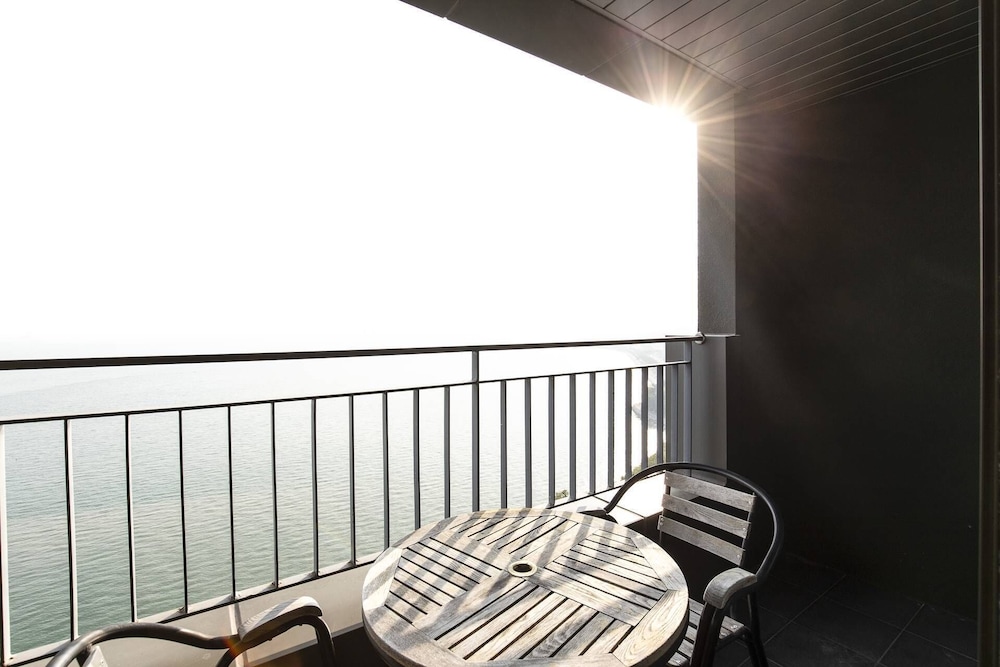 Western Grace Hotel 34/60