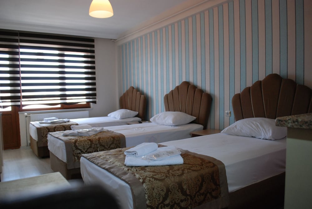 2 Bedrooms, Apartment, 1 Double and 3 Single Beds