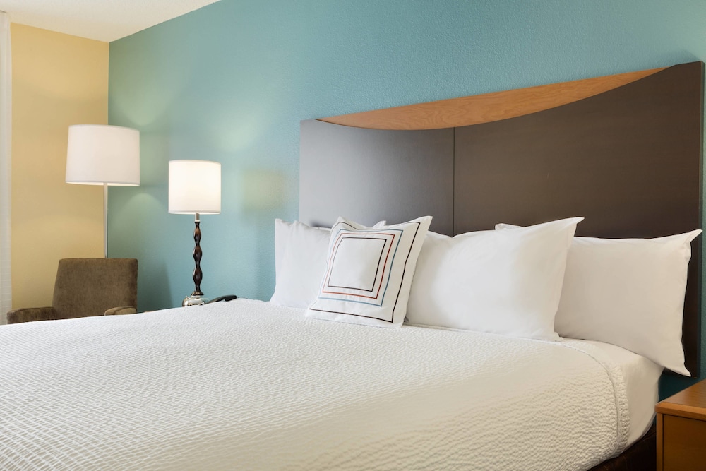 Fairfield Inn & Suites Dallas Plano 10/34