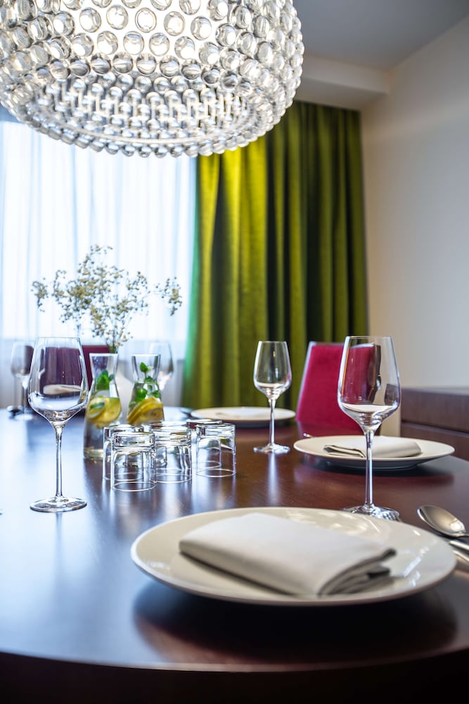 Radisson Blu Hotel, Hamburg Airport 9/66