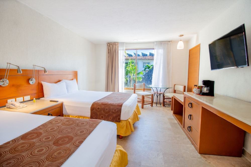 Plaza Pelicanos Club Beach Resort 8/50