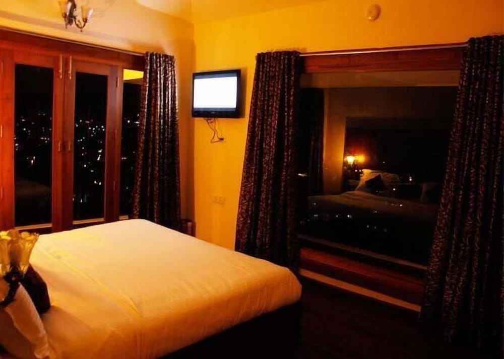 BERRY HILLS RESORT 8/28