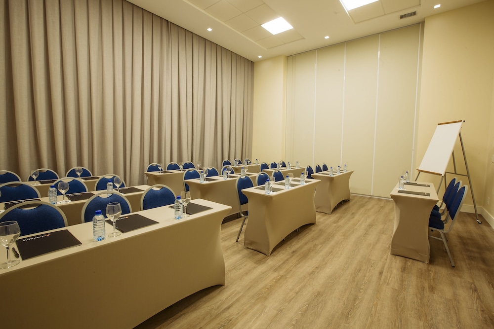 Hotel Intercity Suape Costa Dourada 46/47