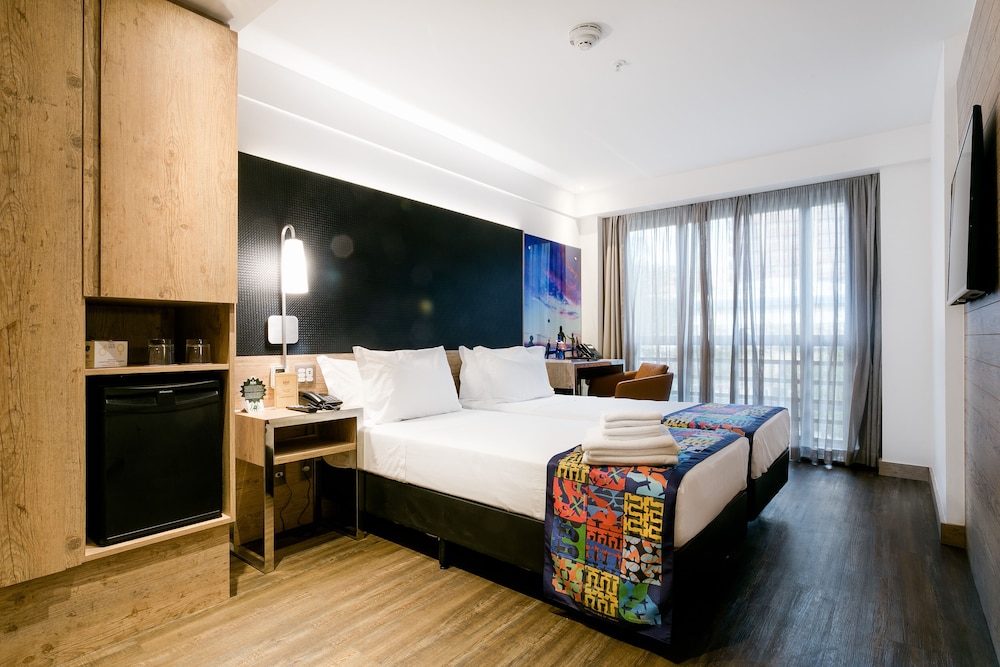 DELUXE, TWIN BEDS