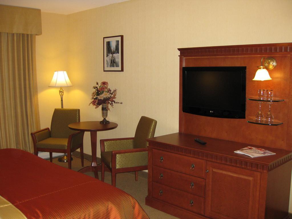 Sun Peaks Lodge 21/22