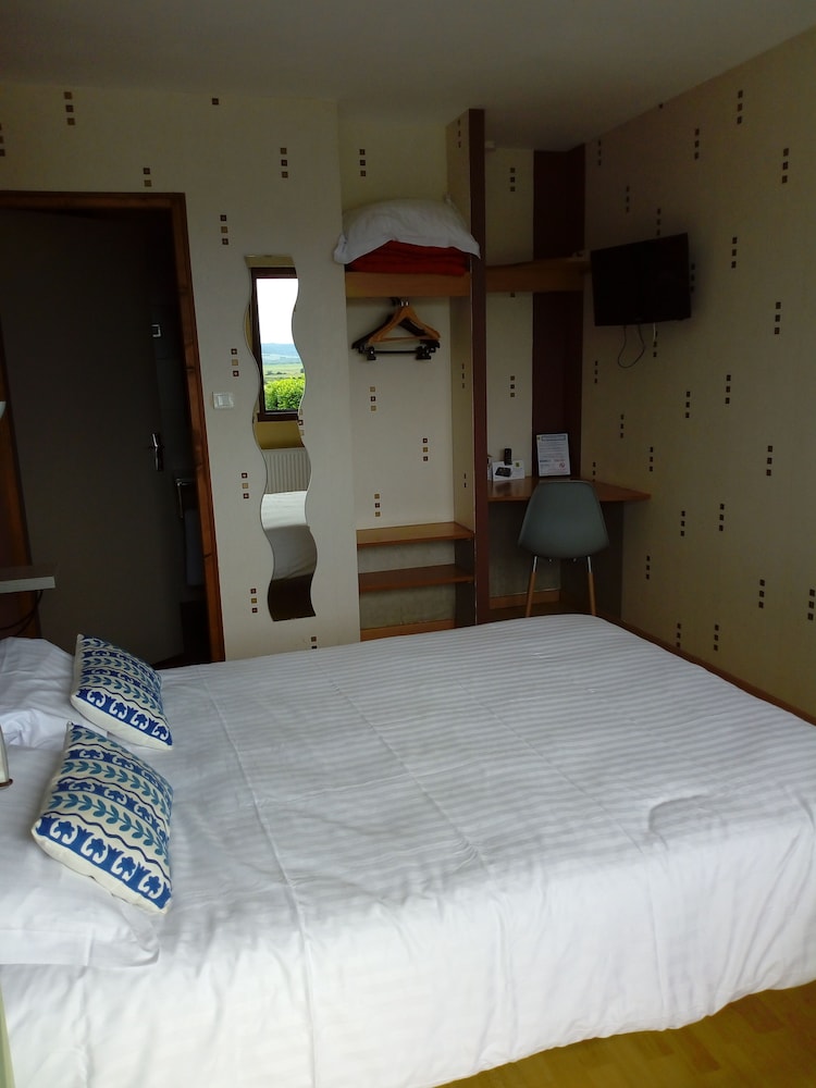 HOTEL LA HAIE DES VIGNES 15/68
