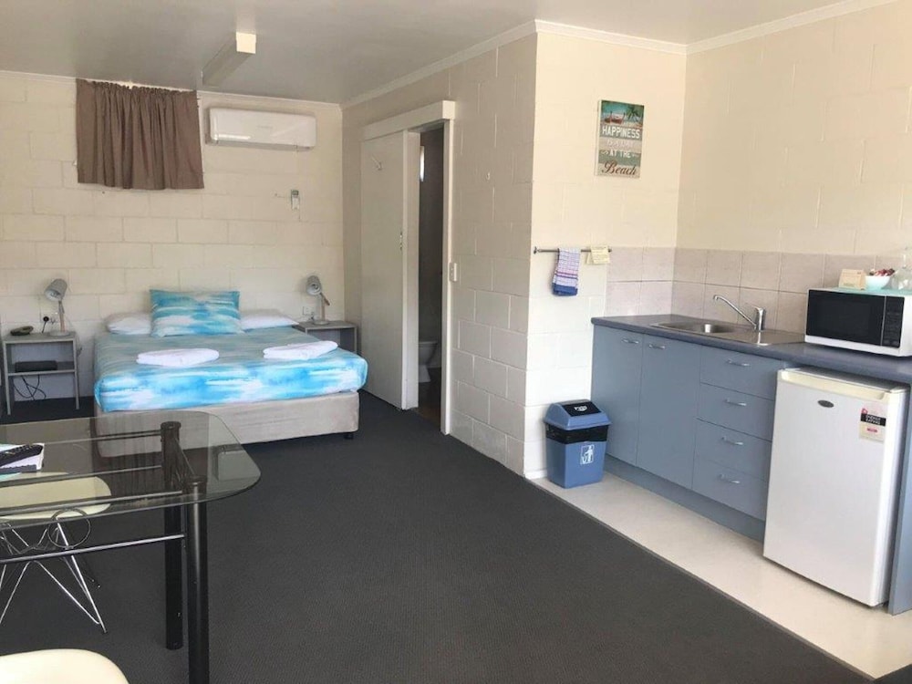 TOP SPOT MOTEL 27/70