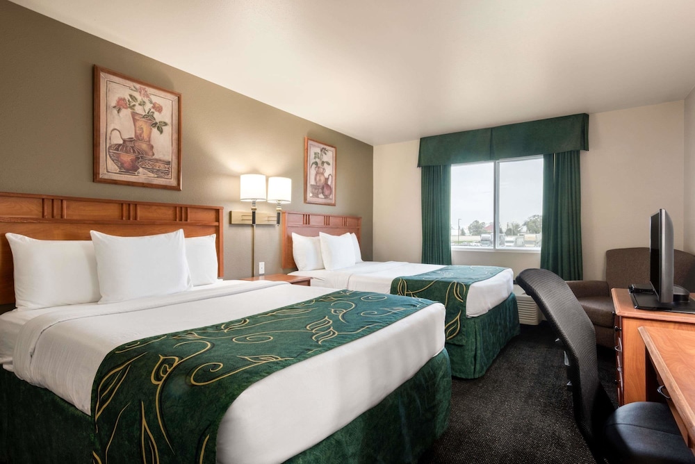 Travelodge By Wyndham Missouri Valley 7/25
