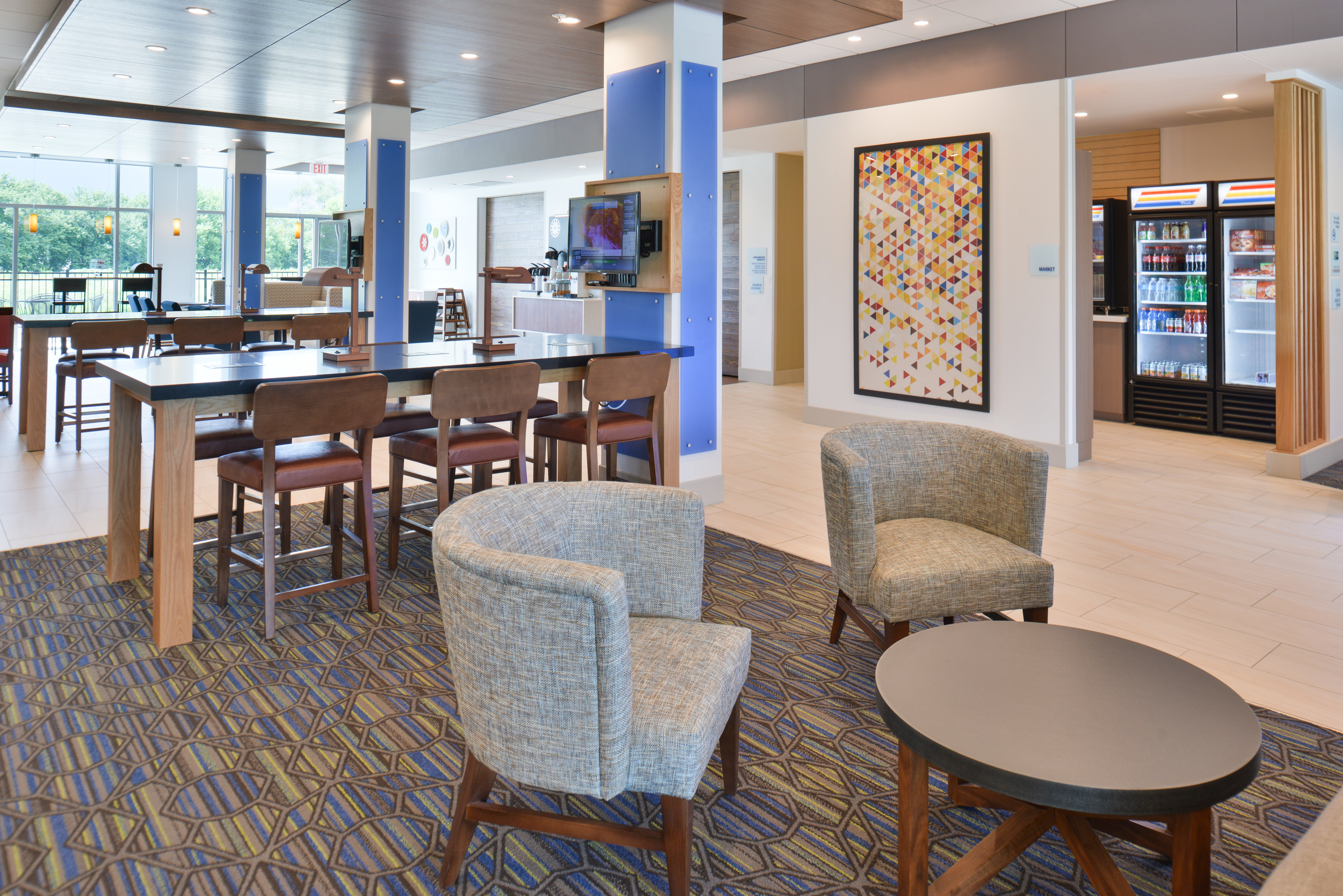 Holiday Inn Express & Suites OMAHA AIRPORT 48/64