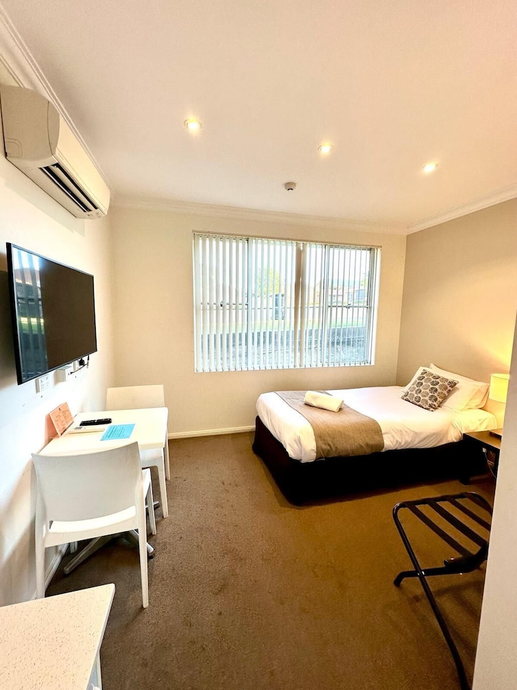 MERIVALE MOTEL 8/29