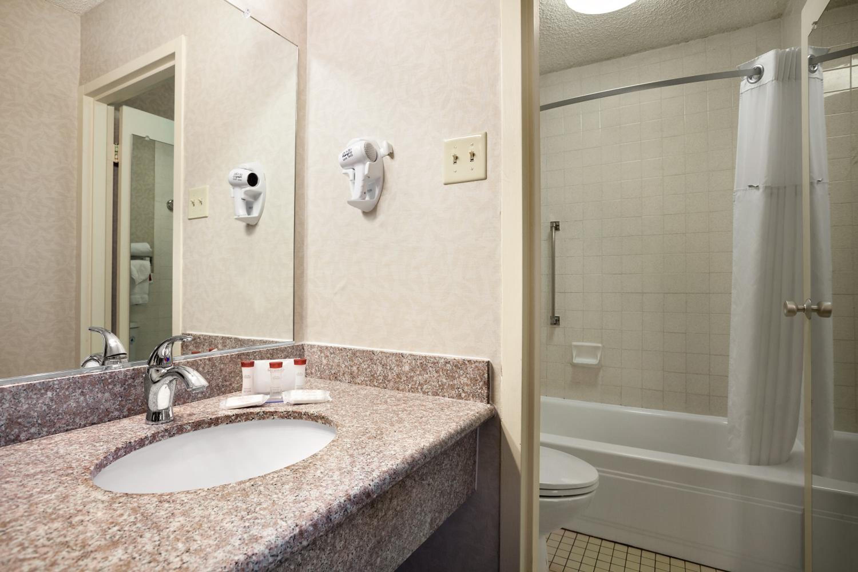 غرفة تنفيذية بسرير كينج، Ramada By Wyndham Sunnyvale/Silicon Valley 2/2
